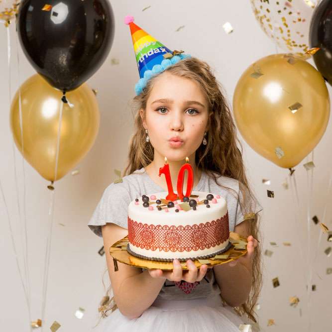 Children celebrating a birthday at Hive5 in Aurora